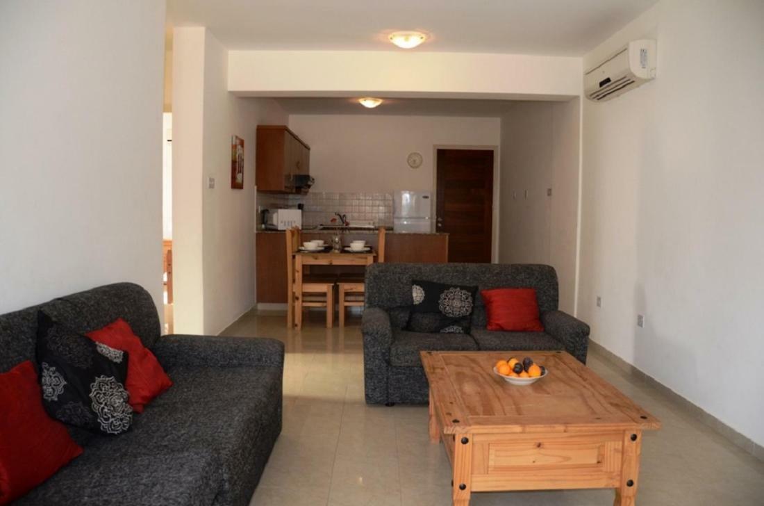 2 Bedroom Poolside Apartment E9 佩亚 外观 照片