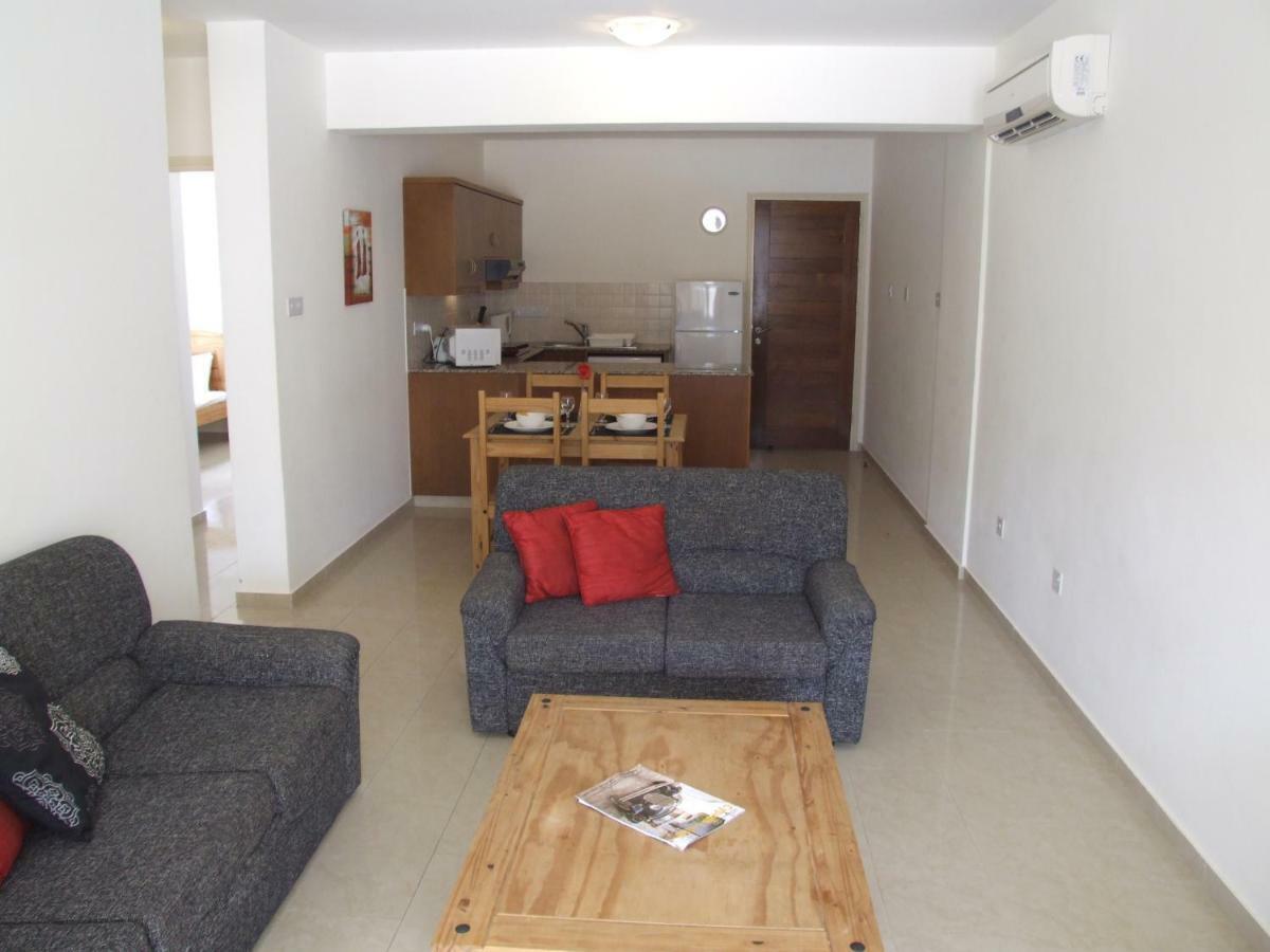 2 Bedroom Poolside Apartment E9 佩亚 外观 照片