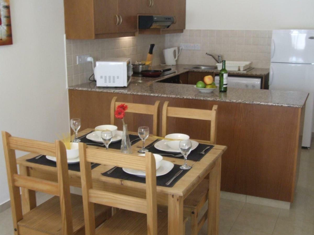 2 Bedroom Poolside Apartment E9 佩亚 外观 照片